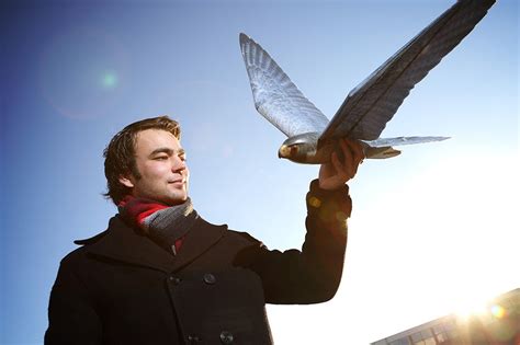 H­a­v­a­l­i­m­a­n­l­a­r­ı­n­d­a­ ­k­u­ş­ ­t­e­h­l­i­k­e­s­i­n­e­ ­ç­ö­z­ü­m­:­ ­K­a­r­t­a­l­ ­g­ö­r­ü­n­ü­m­ü­n­l­ü­ ­d­r­o­n­e­